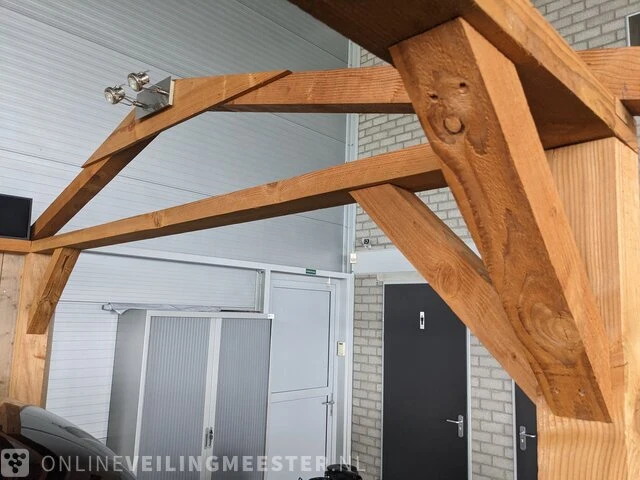 Showrooom presentatie overkapping met steigerhouten vloer - afbeelding 13 van  14