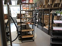 Showstelling met houten schappen. afmeting 60 x 30 x 180 cm - afbeelding 1 van  2
