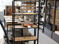 Showstelling met houten schappen. afmeting 60 x 30 x 180 cm - afbeelding 2 van  2