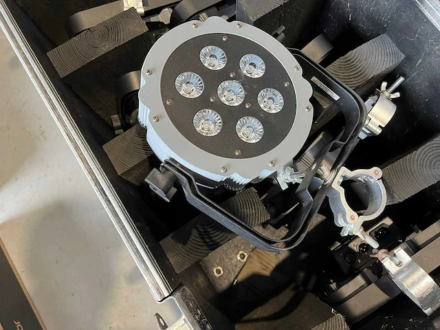 Showtec - compact par 7 q4 - led-par (16x) - afbeelding 3 van  4