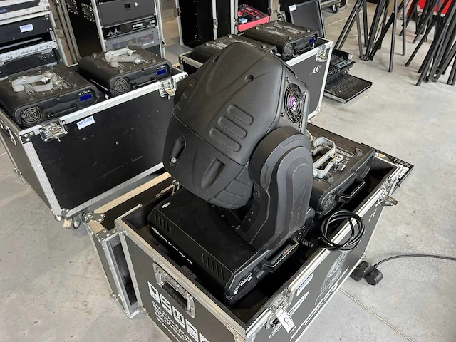 Showtec - explorer 250 wash - moving head (2x) - afbeelding 1 van  2