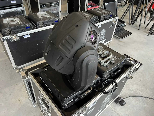 Showtec - explorer 250 wash - moving head (2x) - afbeelding 1 van  3