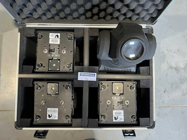 Showtec - kanjo spot 60 - moving head (4x) - afbeelding 3 van  4