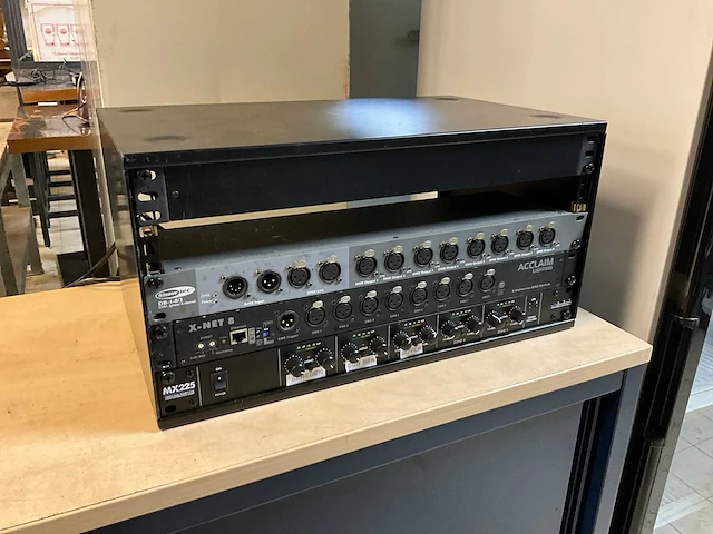 Showtec db-i-8/3 mixer en switch (3x) - afbeelding 1 van  8