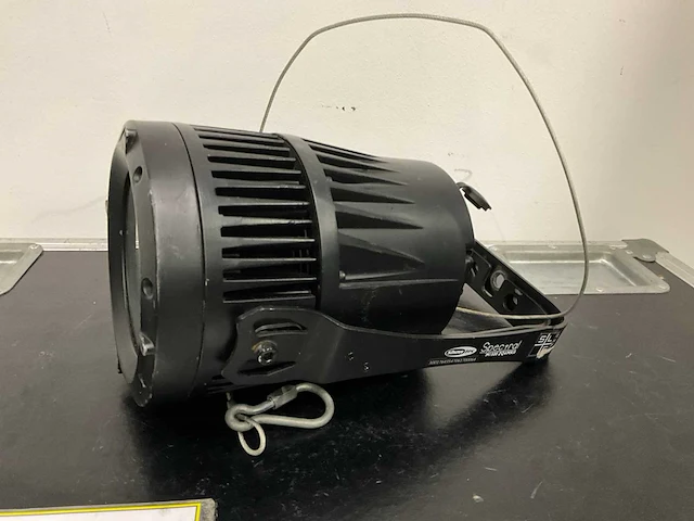 Showtec spectral m1500 zoom q4 mkii ip65 led par (8x) - afbeelding 4 van  11