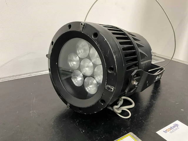 Showtec spectral m1500 zoom q4 mkii ip65 led par (8x) - afbeelding 1 van  9