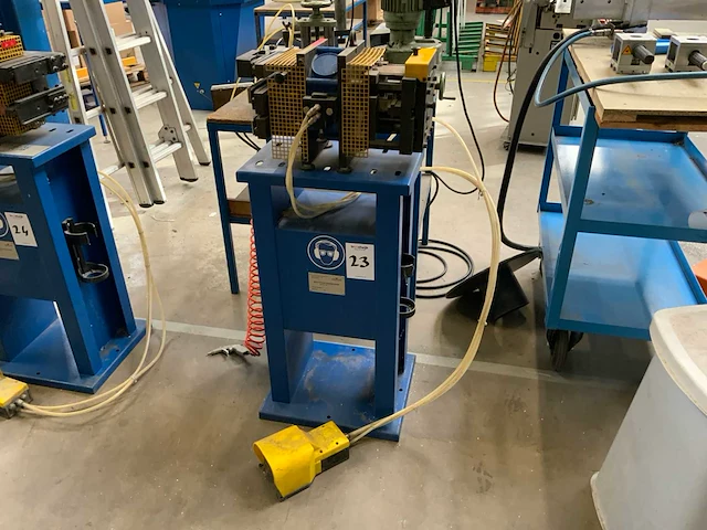 Shüco art. nr. 286550 pneumatische multifunctionele ponsmachine - afbeelding 1 van  4