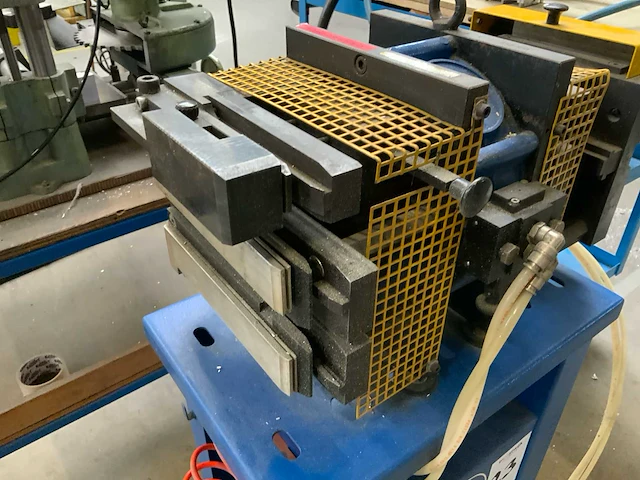 Shüco art. nr. 286550 pneumatische multifunctionele ponsmachine - afbeelding 3 van  4