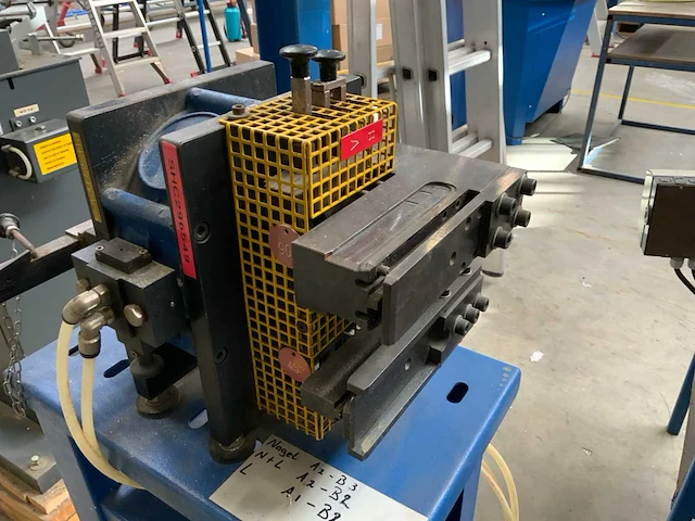 Shüco art. nr. shc 296549 pneumatische multifunctionele ponsmachine - afbeelding 3 van  5