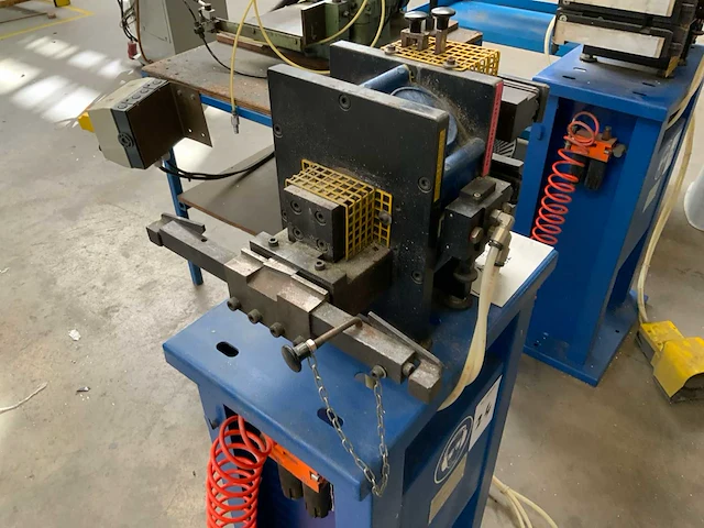 Shüco art. nr. shc 296549 pneumatische multifunctionele ponsmachine - afbeelding 4 van  5