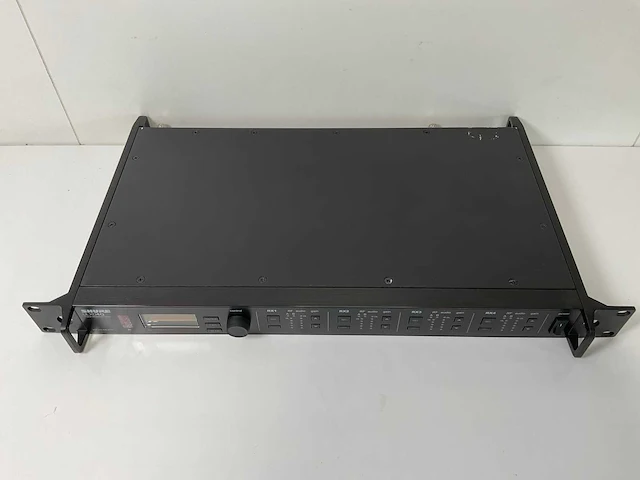 Shure (ulxd4q), quad channel receiver - for use with ulx-d digital wireless microphone system - afbeelding 2 van  6