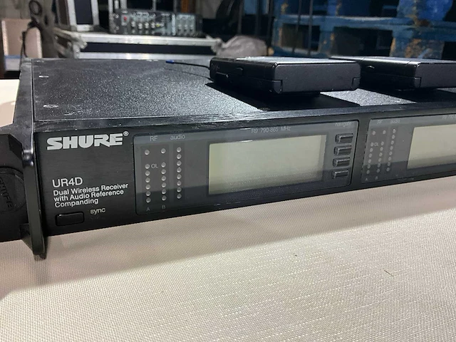Shure ur4d draadloze zenderset - afbeelding 4 van  7
