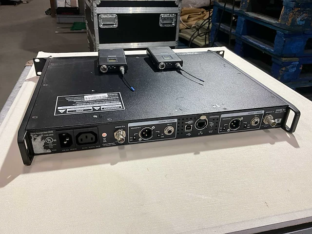 Shure ur4d draadloze zenderset - afbeelding 6 van  7