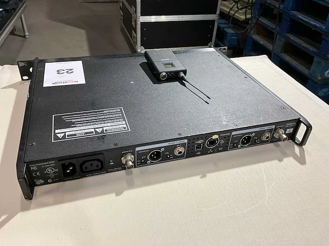 Shure ur4d draadloze zenderset - afbeelding 6 van  7