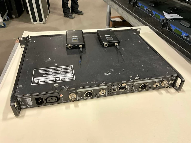Shure ur4d draadloze zenderset - afbeelding 6 van  7