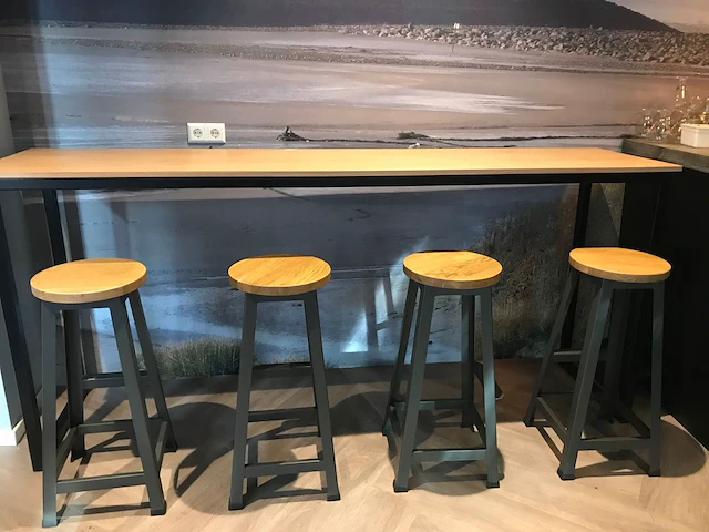 Side table met 4 krukken - afbeelding 1 van  5