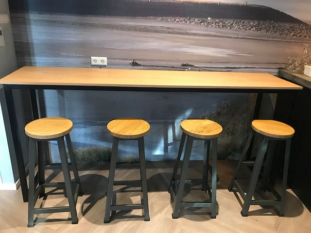 Side table met 4 krukken - afbeelding 2 van  5