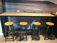 Side table met 4 krukken - afbeelding 2 van  5