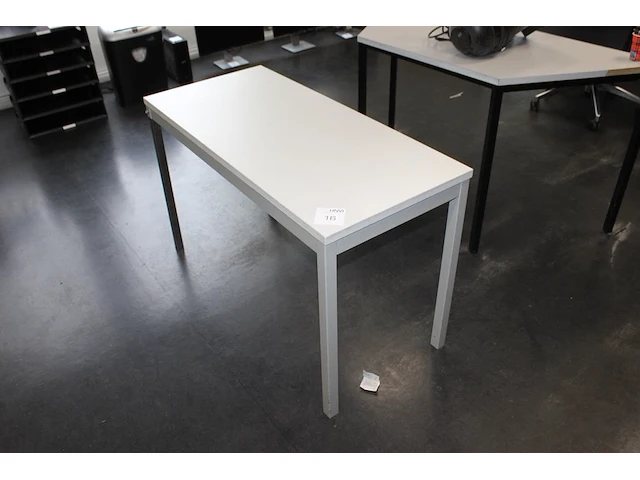 Side-table met afmeting 110 x 50 x 68 cm. - afbeelding 1 van  2