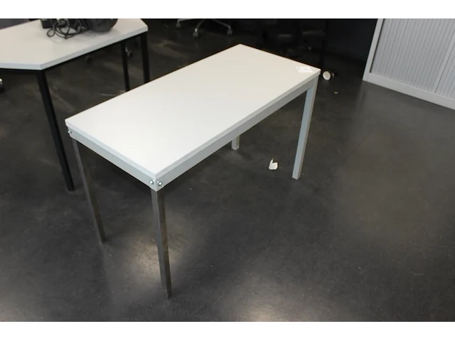 Side-table met afmeting 110 x 50 x 68 cm. - afbeelding 2 van  2