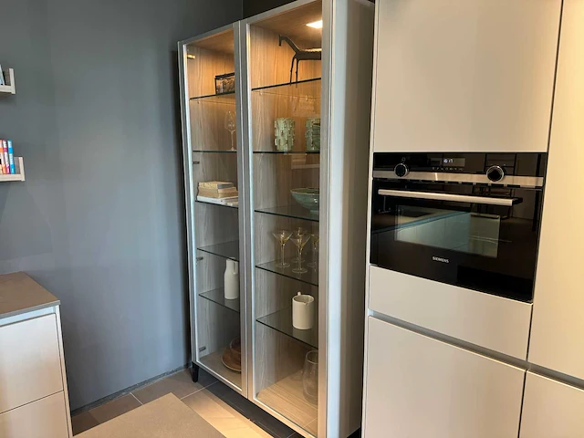 Siematic - glazen kast - afbeelding 1 van  5