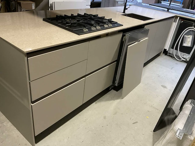 Siematic keukenopstelling inclusief apparatuur - afbeelding 32 van  43