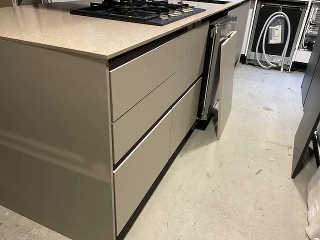 Siematic keukenopstelling inclusief apparatuur - afbeelding 33 van  43