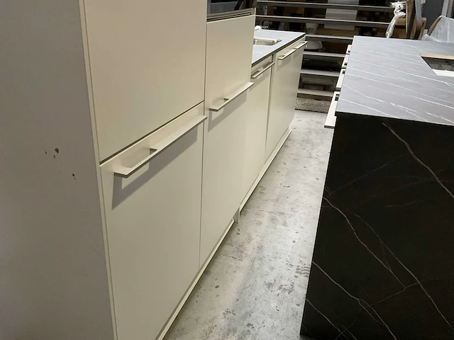 Siematic keukenopstelling inclusief apparatuur - afbeelding 11 van  21