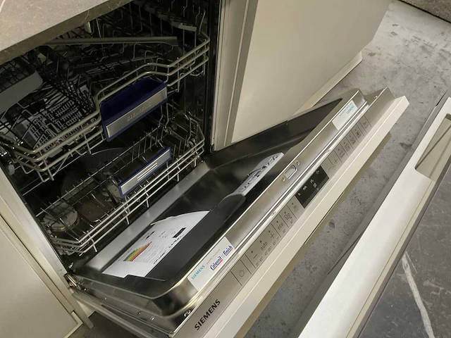 Siematic keukenopstelling inclusief apparatuur - afbeelding 14 van  21