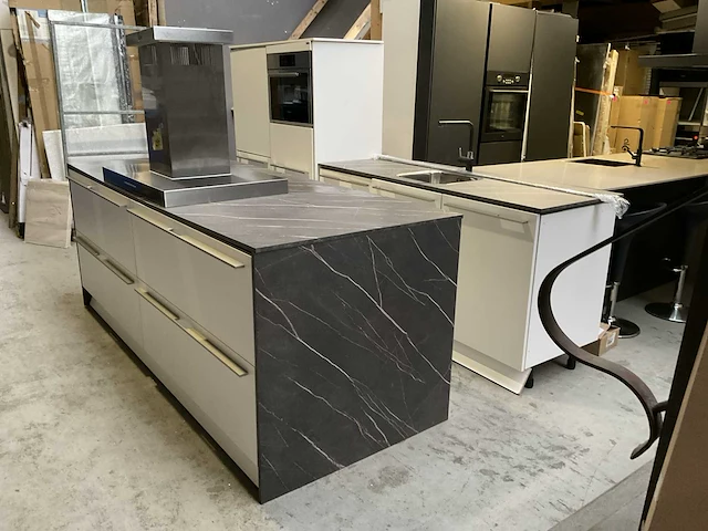 Siematic keukenopstelling inclusief apparatuur - afbeelding 17 van  21