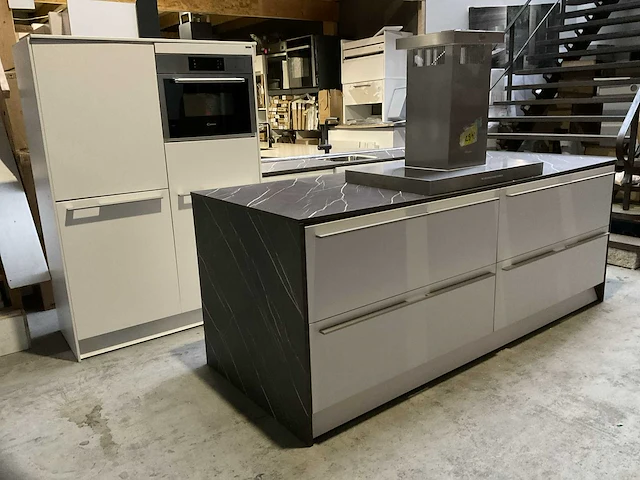 Siematic keukenopstelling inclusief apparatuur - afbeelding 19 van  21