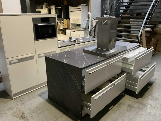 Siematic keukenopstelling inclusief apparatuur - afbeelding 1 van  21