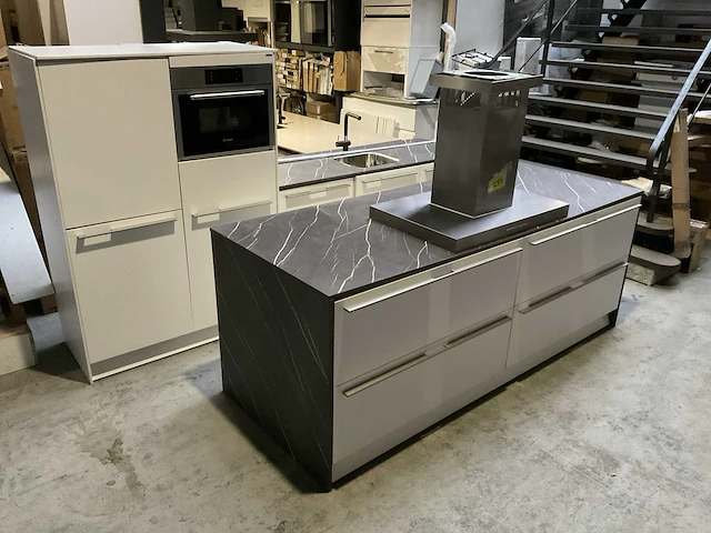 Siematic keukenopstelling inclusief apparatuur - afbeelding 20 van  21