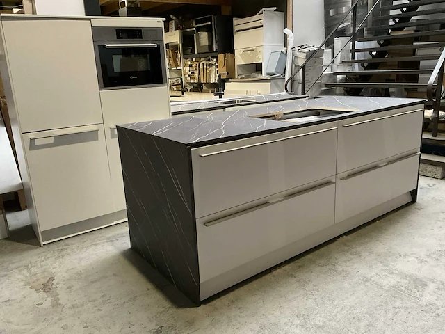 Siematic keukenopstelling inclusief apparatuur - afbeelding 2 van  21
