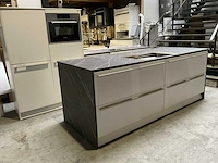 Siematic keukenopstelling inclusief apparatuur - afbeelding 2 van  21