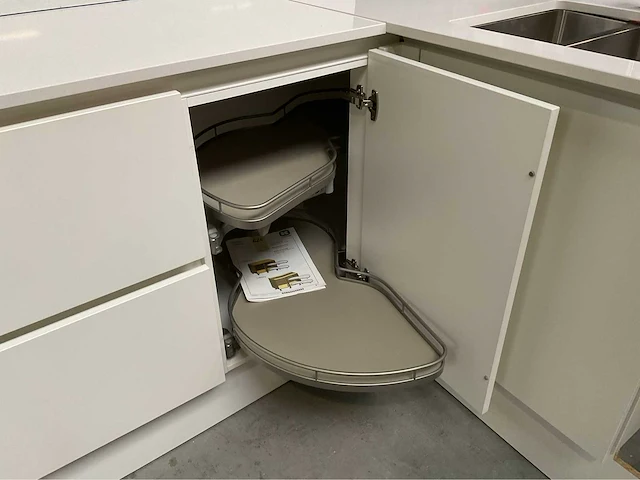 Siematic keukenopstelling inclusief apparatuur - afbeelding 12 van  32