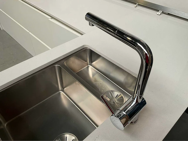 Siematic keukenopstelling inclusief apparatuur - afbeelding 15 van  32