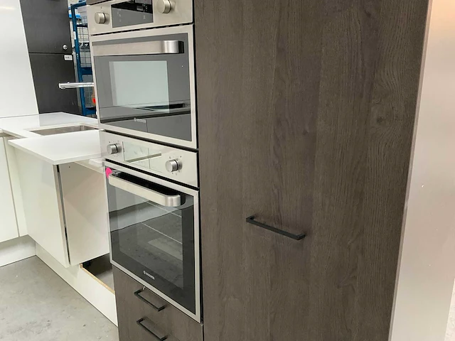 Siematic keukenopstelling inclusief apparatuur - afbeelding 17 van  32