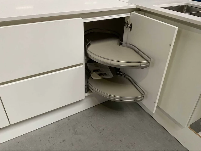 Siematic keukenopstelling inclusief apparatuur - afbeelding 19 van  32