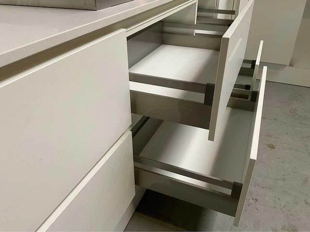Siematic keukenopstelling inclusief apparatuur - afbeelding 24 van  32