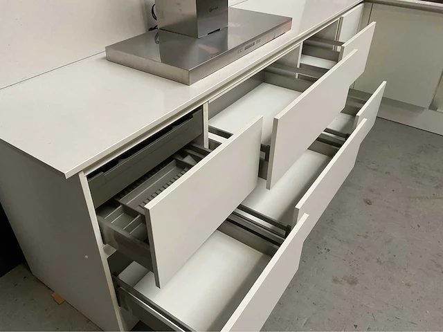 Siematic keukenopstelling inclusief apparatuur - afbeelding 27 van  32