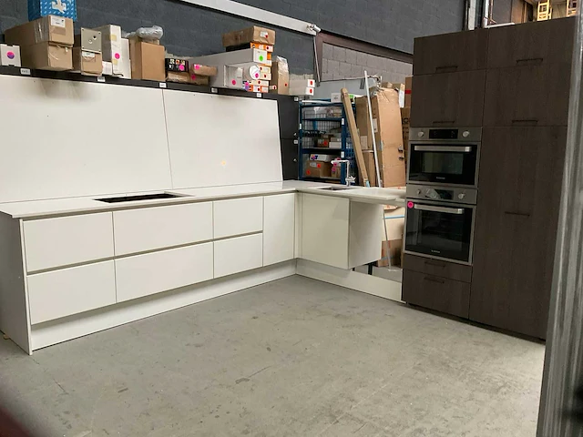 Siematic keukenopstelling inclusief apparatuur - afbeelding 3 van  32