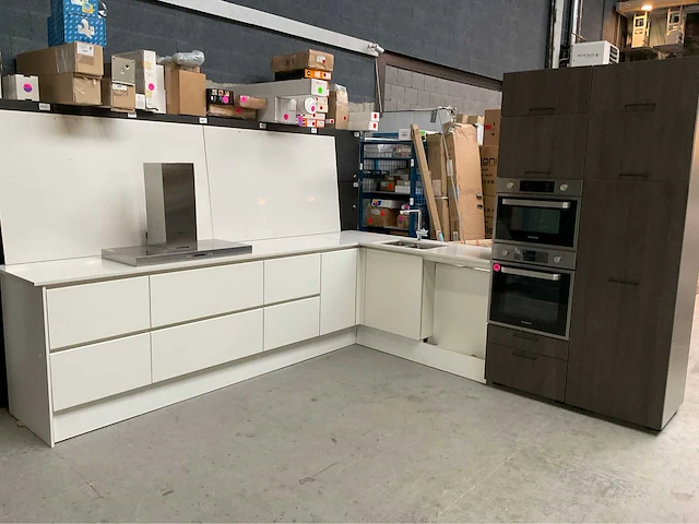 Siematic keukenopstelling inclusief apparatuur - afbeelding 9 van  32