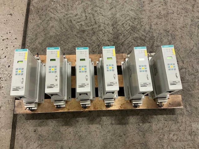 Siemens - 7sj6025 - overstroom beveiligingsrelais (6x) - afbeelding 1 van  6