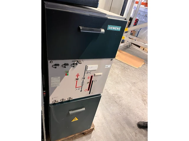 Siemens - 8dj20 - siemens 8dj20 <24kv middenspanning schakelaar - afbeelding 1 van  3