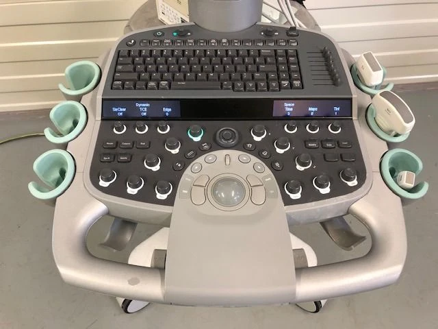 Siemens - acuson s2000 - ultrasound equipment - afbeelding 2 van  6