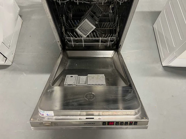 Siemens - bauknecht inbouw koelkast + siemens studenten vaatwasser + philips mixer - afbeelding 5 van  21
