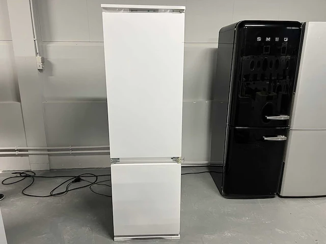 Siemens - bauknecht inbouw koelkast + siemens studenten vaatwasser + philips mixer - afbeelding 1 van  21