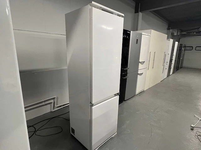 Siemens - bauknecht inbouw koelkast + siemens studenten vaatwasser + philips mixer - afbeelding 15 van  21