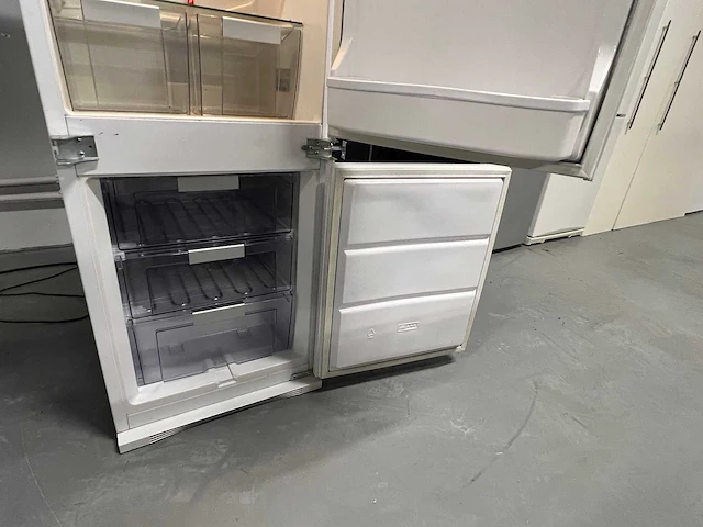 Siemens - bauknecht inbouw koelkast + siemens studenten vaatwasser + philips mixer - afbeelding 17 van  21
